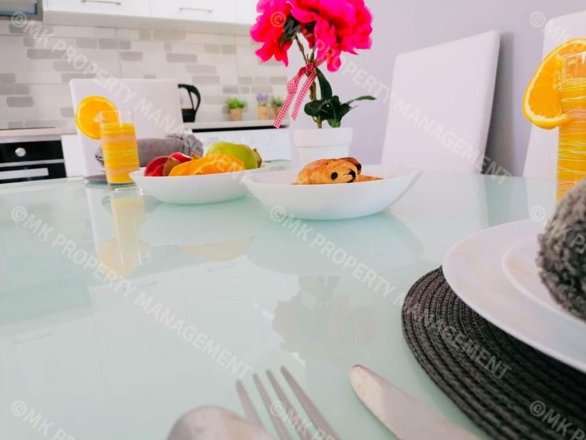 Lysia Sea-View Apartment Larnaca Bagian luar foto