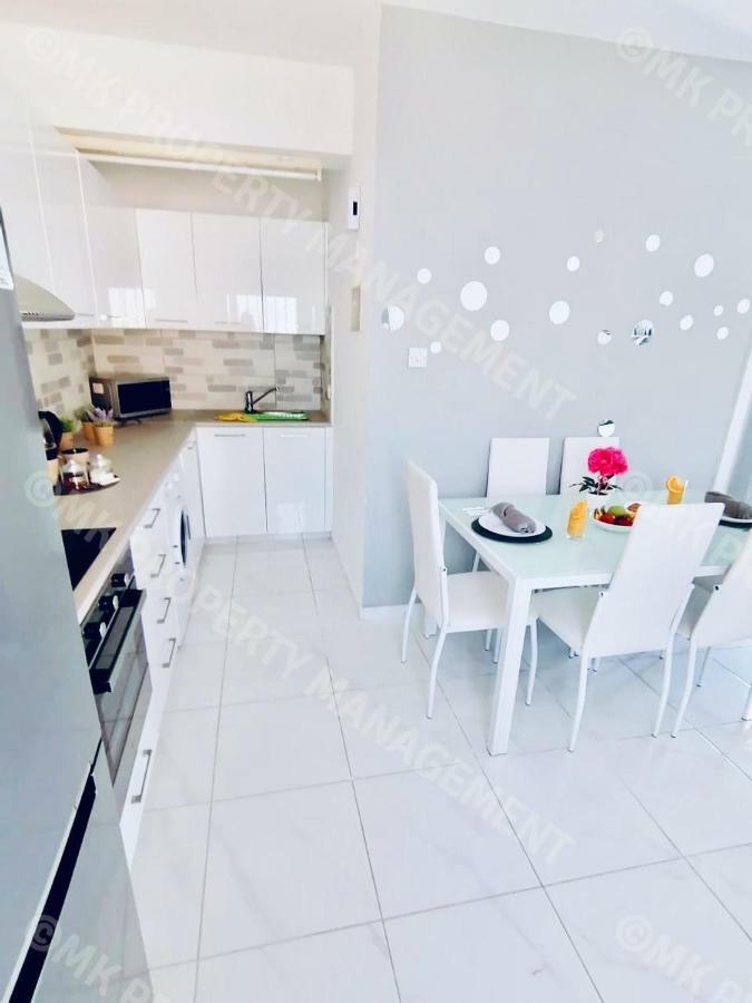 Lysia Sea-View Apartment Larnaca Bagian luar foto