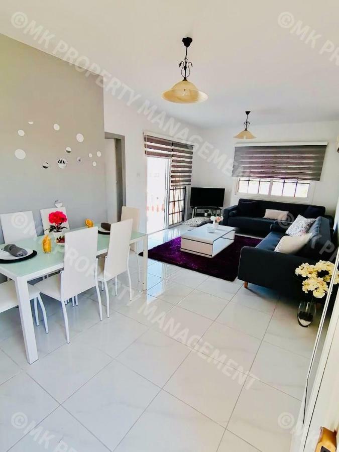 Lysia Sea-View Apartment Larnaca Bagian luar foto