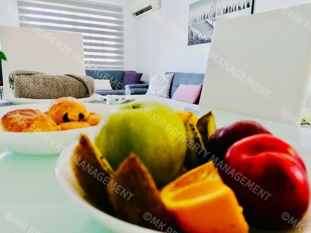 Lysia Sea-View Apartment Larnaca Bagian luar foto